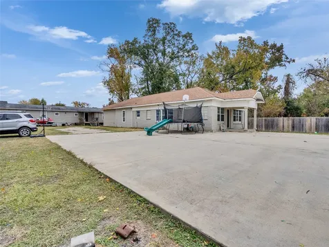 4917 Tronewood Street Houston TX 77016