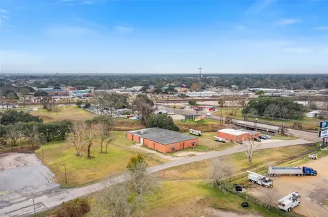 200 Bowling Alley Lane Alvin TX 77511