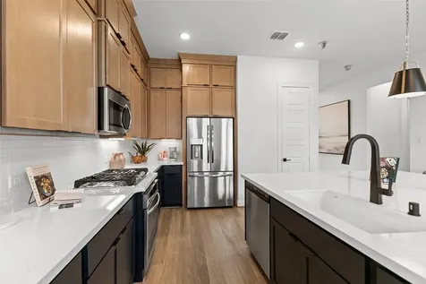 2110 Villa Flora Lane Friendswood TX 77546