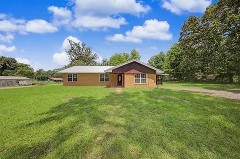 508 Miller Street Broaddus TX 75929