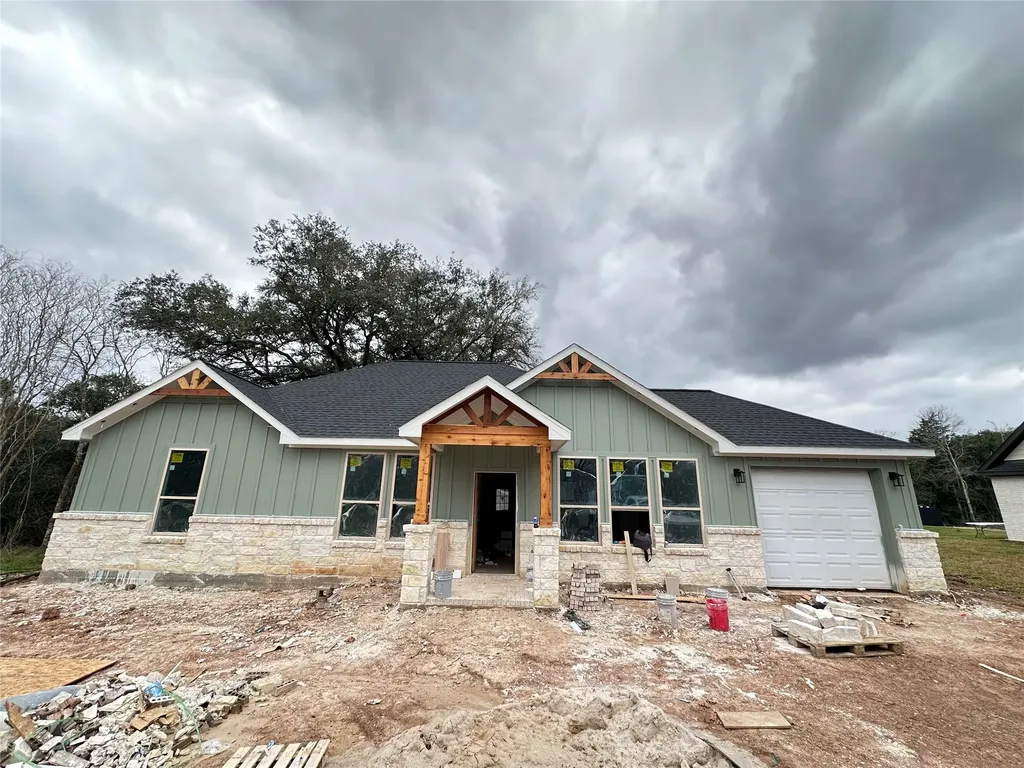 3910 Sunrise Lane Damon TX 77430