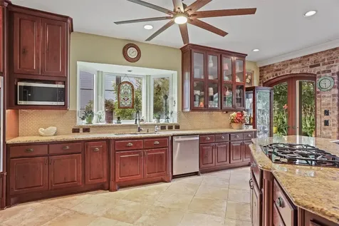 5 Harbor Lane Kemah TX 77565