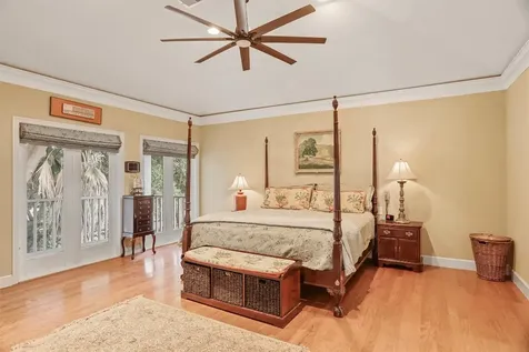 5 Harbor Lane Kemah TX 77565