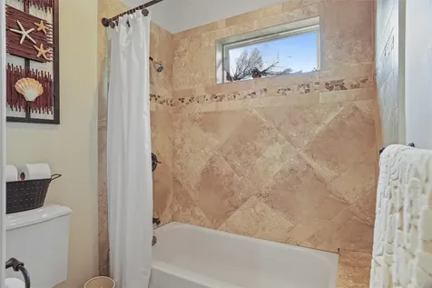 5 Harbor Lane Kemah TX 77565