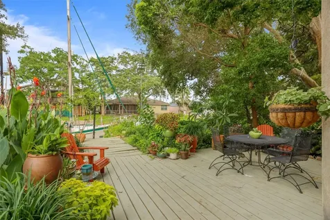 5 Harbor Lane Kemah TX 77565