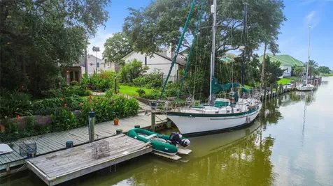 5 Harbor Lane Kemah TX 77565