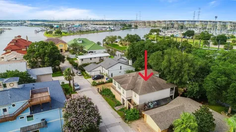 5 Harbor Lane Kemah TX 77565