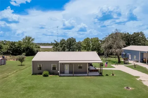 1014 N Shipp Street Madisonville TX 77864