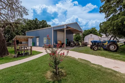 1014 N Shipp Street Madisonville TX 77864