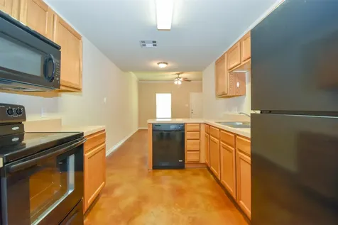 1105 Parkhurst Avenue B Cleveland TX 77327
