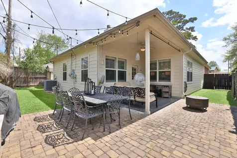 1610 Du Barry Lane Houston TX 77018
