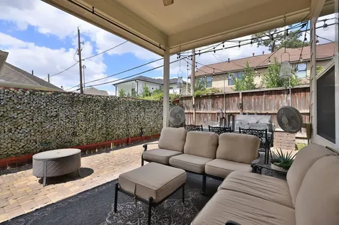 1610 Du Barry Lane Houston TX 77018