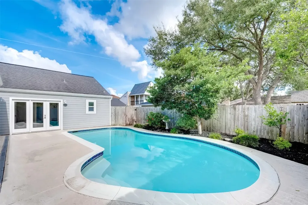 1107 Stoney Hill Houston TX 77077