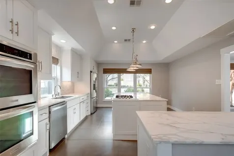 1107 Stoney Hill Houston TX 77077