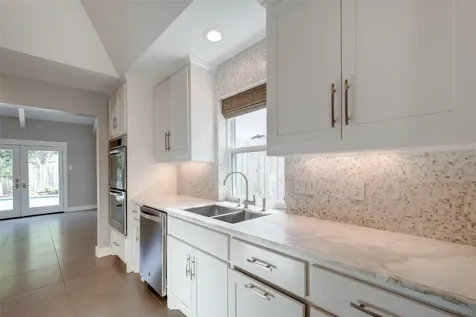 1107 Stoney Hill Houston TX 77077