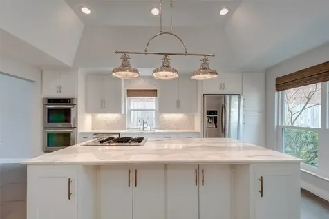1107 Stoney Hill Houston TX 77077
