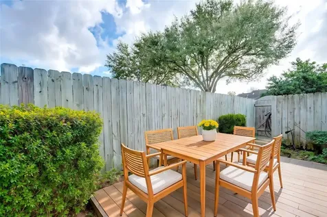 1107 Stoney Hill Houston TX 77077