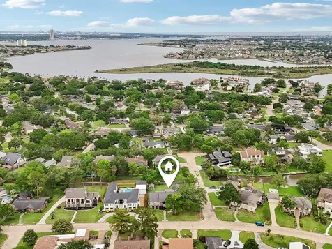 18611 Point Lookout Drive Nassau Bay TX 77058