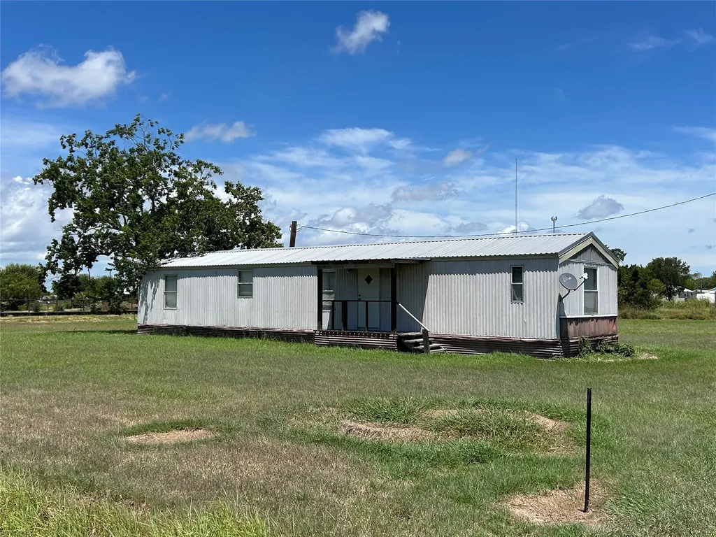 204 N 4th Street Seadrift TX 77983