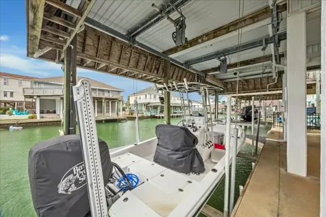1815 Tiki Drive Tiki Island TX 77554