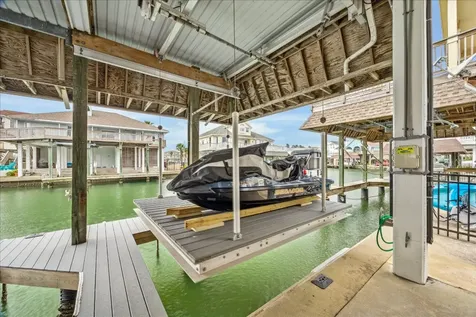 1815 Tiki Drive Tiki Island TX 77554