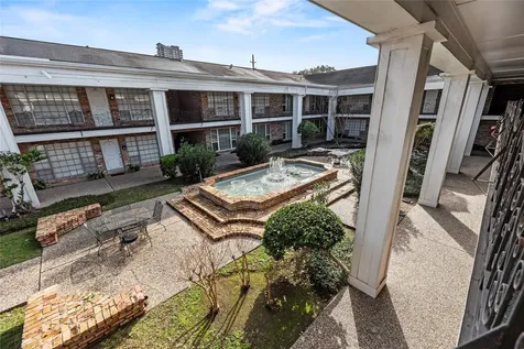 5343 Richmond Avenue 30 Houston TX 77056