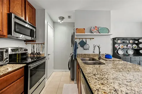 5343 Richmond Avenue 30 Houston TX 77056