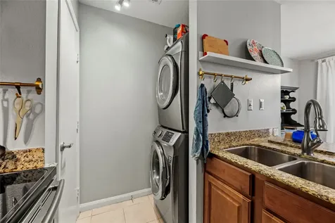 5343 Richmond Avenue 30 Houston TX 77056