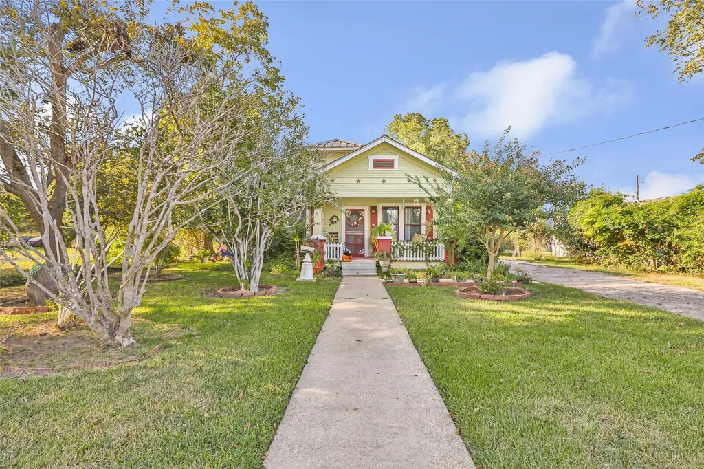 200 E Linney Street 202 Dayton TX 77535