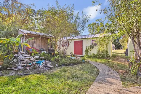 200 E Linney Street 202 Dayton TX 77535