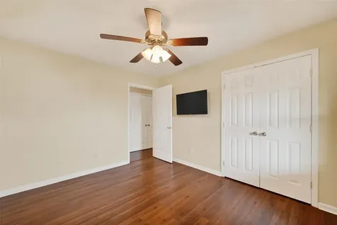 11 Highland Drive Hitchcock TX 77563