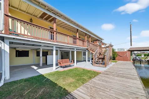 11 Highland Drive Hitchcock TX 77563