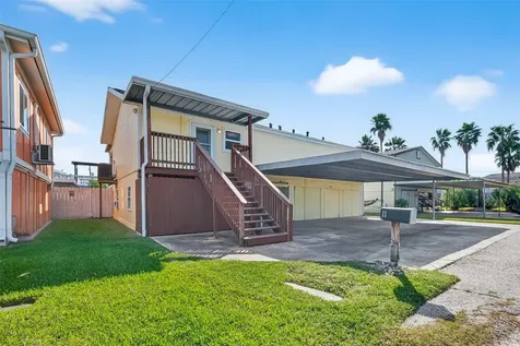11 Highland Drive Hitchcock TX 77563