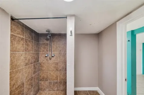 11 Highland Drive Hitchcock TX 77563