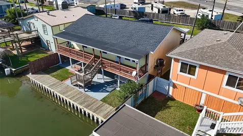 11 Highland Drive Hitchcock TX 77563