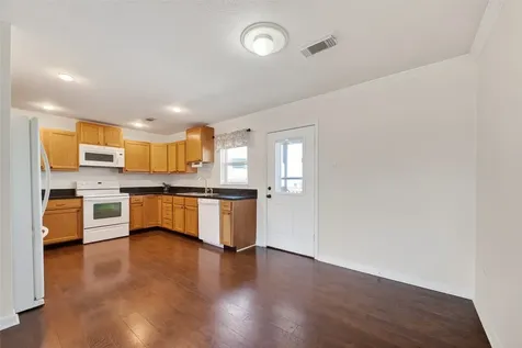 11 Highland Drive Hitchcock TX 77563