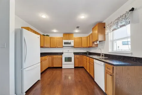 11 Highland Drive Hitchcock TX 77563