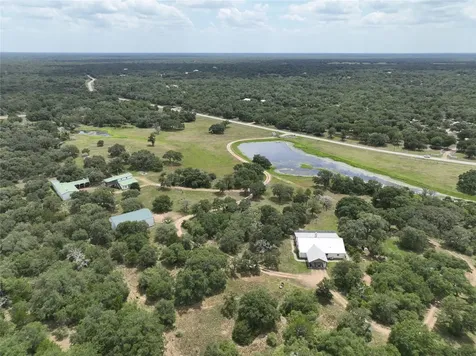 2003 Oakridge Road Weimar TX 78962