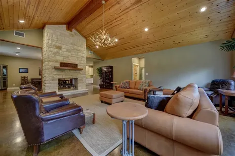 2003 Oakridge Road Weimar TX 78962