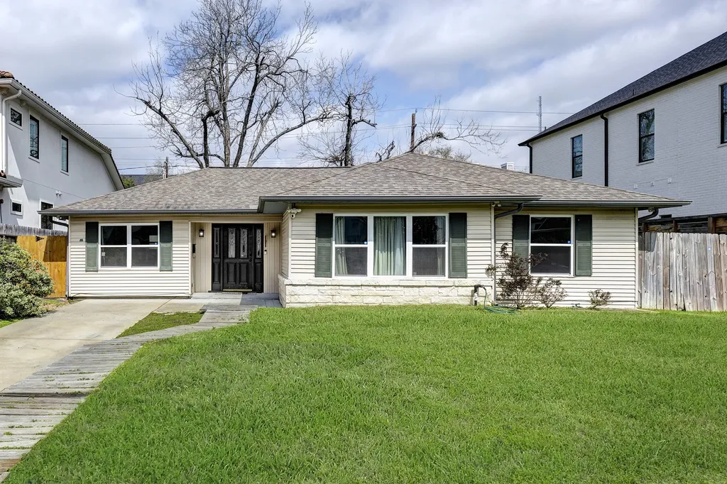 4536 Sunburst Street Bellaire TX 77401