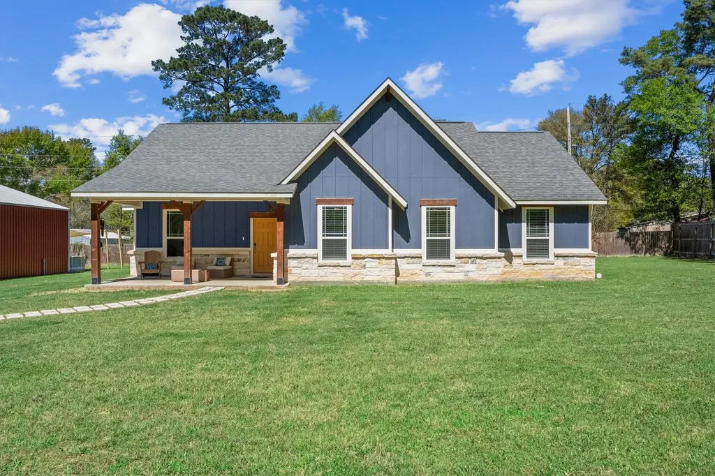 382 W Rollingwood Street Pinehurst TX 77362