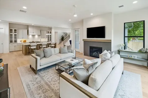 2203 Cheshire Lane Houston TX 77018