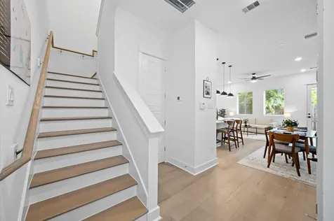 326 Neyland Street Houston TX 77022