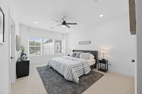 326 Neyland Street Houston TX 77022