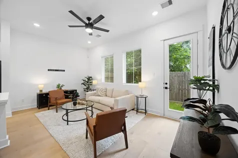 326 Neyland Street Houston TX 77022