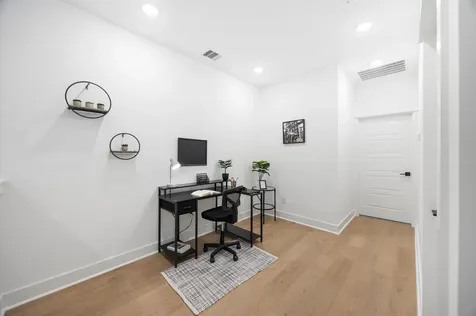 326 Neyland Street Houston TX 77022