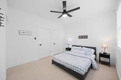 326 Neyland Street Houston TX 77022