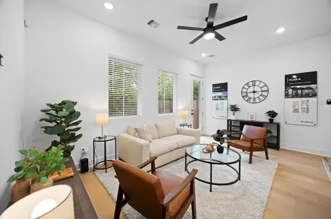 326 Neyland Street Houston TX 77022