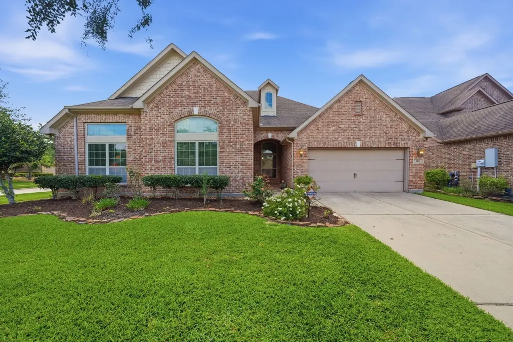 901 Cozy Hollow Court Friendswood TX 77546