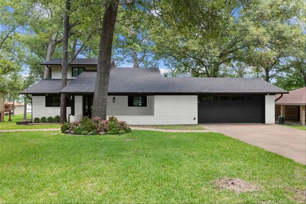 678 Sawmill Street Crockett TX 75835